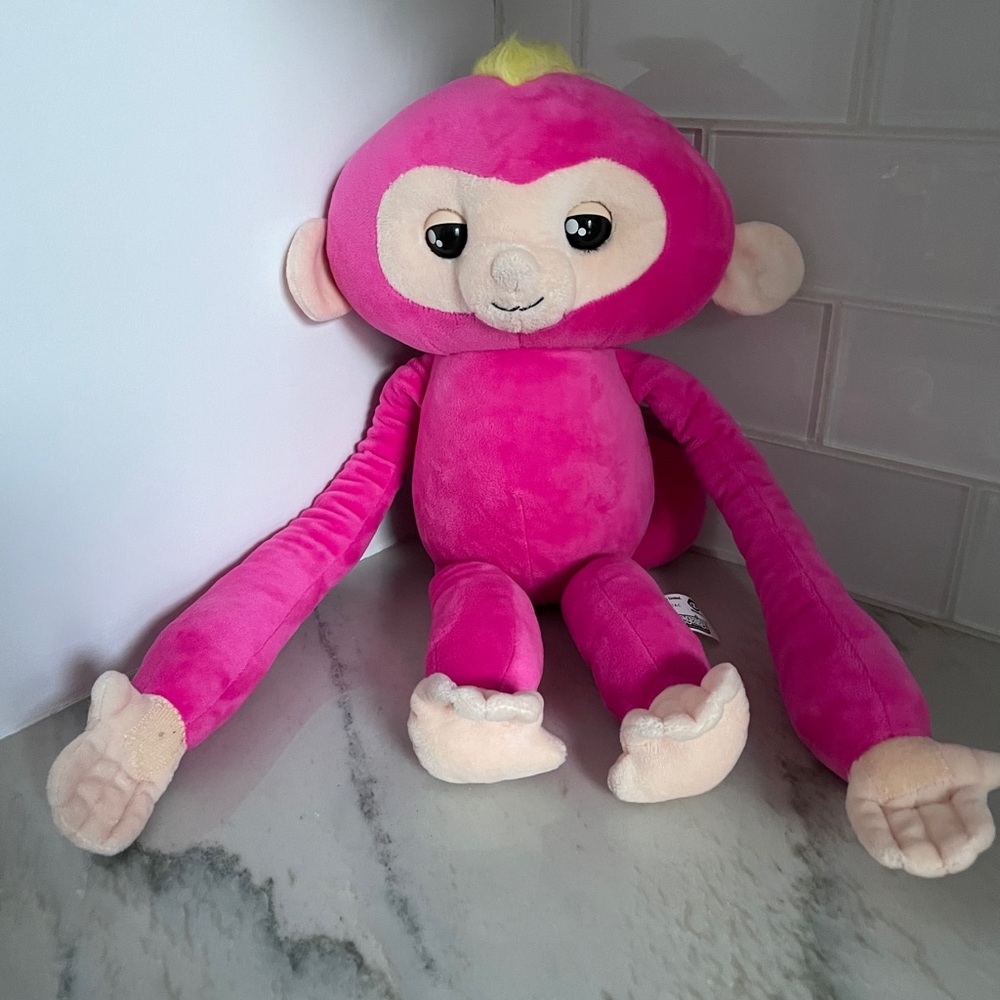 Fingerlings HUGS Bella interactive monkey pet